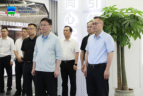 德阳市委副书记、市长黄朝阳率团访问精工科技
