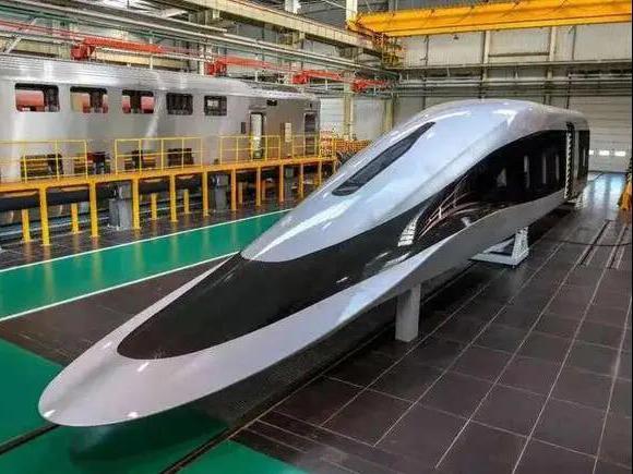 世界首台高温超导高速磁浮工程化样车下线，采用全碳纤维车体
