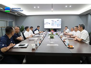 万丰集团董事长陈滨一行到访精工科技