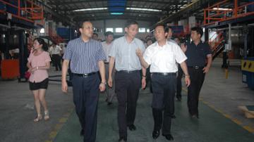 宜兴市党政代表团考察精功科技