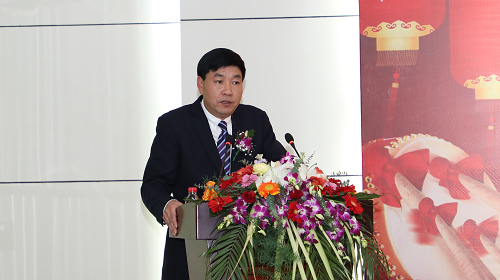 吴总作报告.jpg
