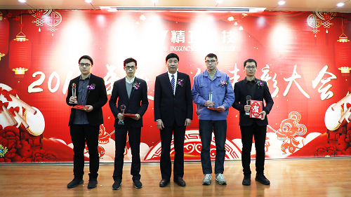 吴总与技术创新标兵合影.jpg