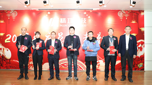 金董与市场拓展标兵合影.jpg
