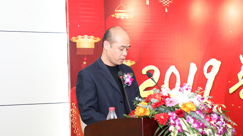 先进代表冯斌发言.jpg
