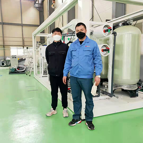 机器人：售后工程师在韩国釜山异乡过年.jpg